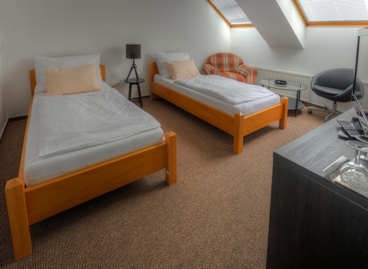 Itvv Hotel Chvalovice  Buitenkant foto